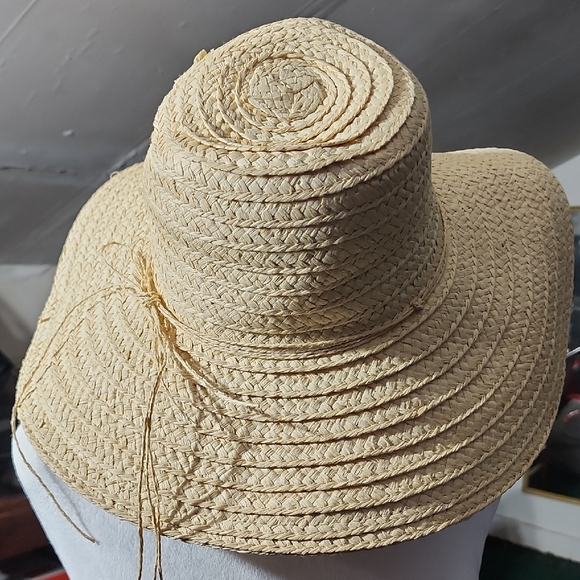 Accessories - Wide Brim Straw Sun Hat in Natural Beige